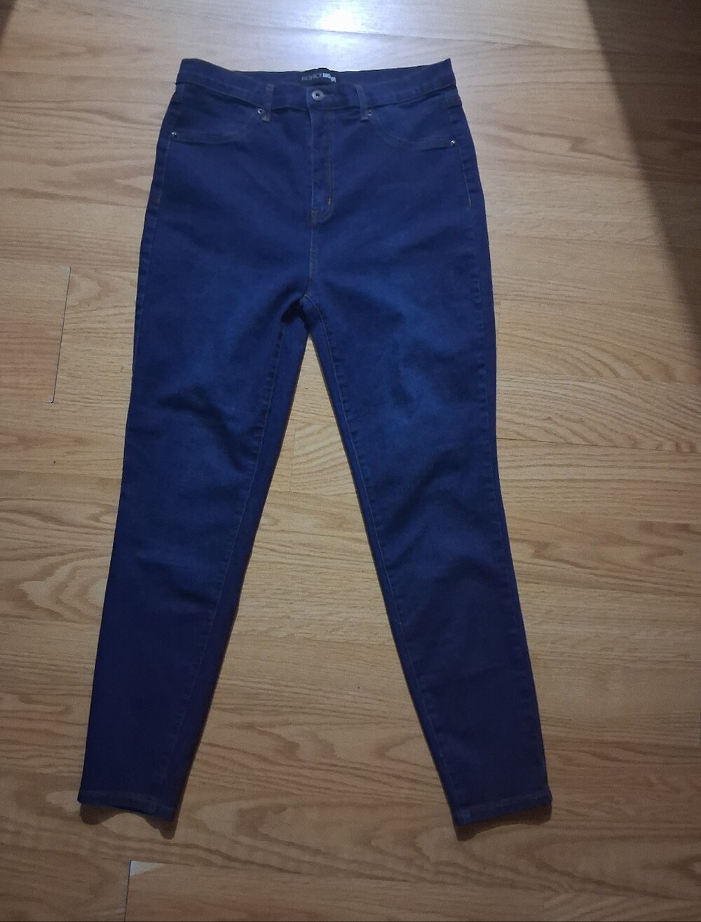 Fashion Nova Women’s Skinny Jeans in Dark Wash Sz 15 Pre-owned